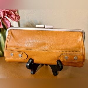 Unique Fossil Fifty Four Kiss lock Leather Clutch